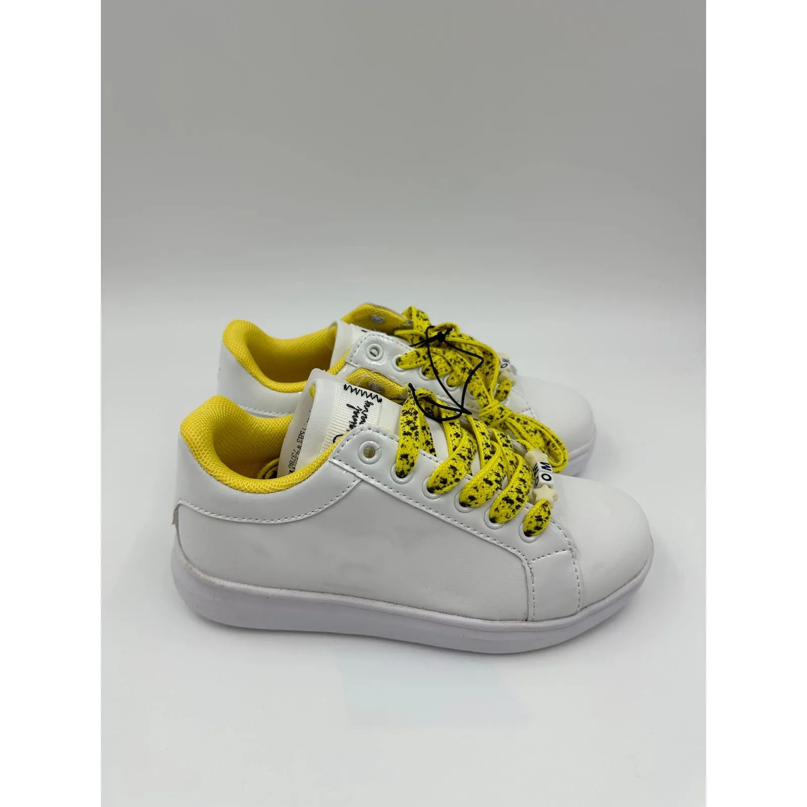 Big Kid Size 1, White Fashion Sneaker with Yellow trim and Yellow & Black Laces