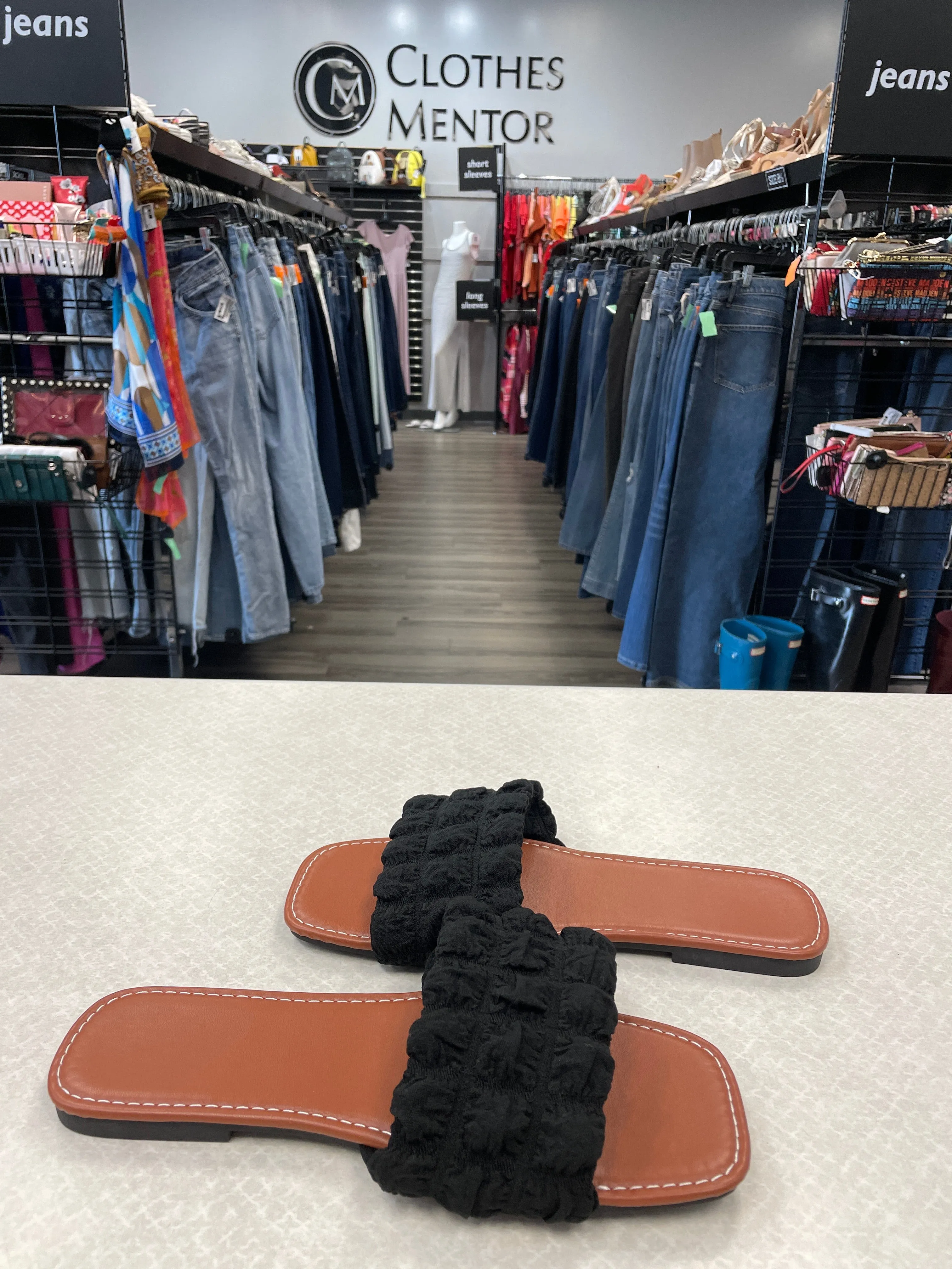 Black Sandals Flats Clothes Mentor, Size 10