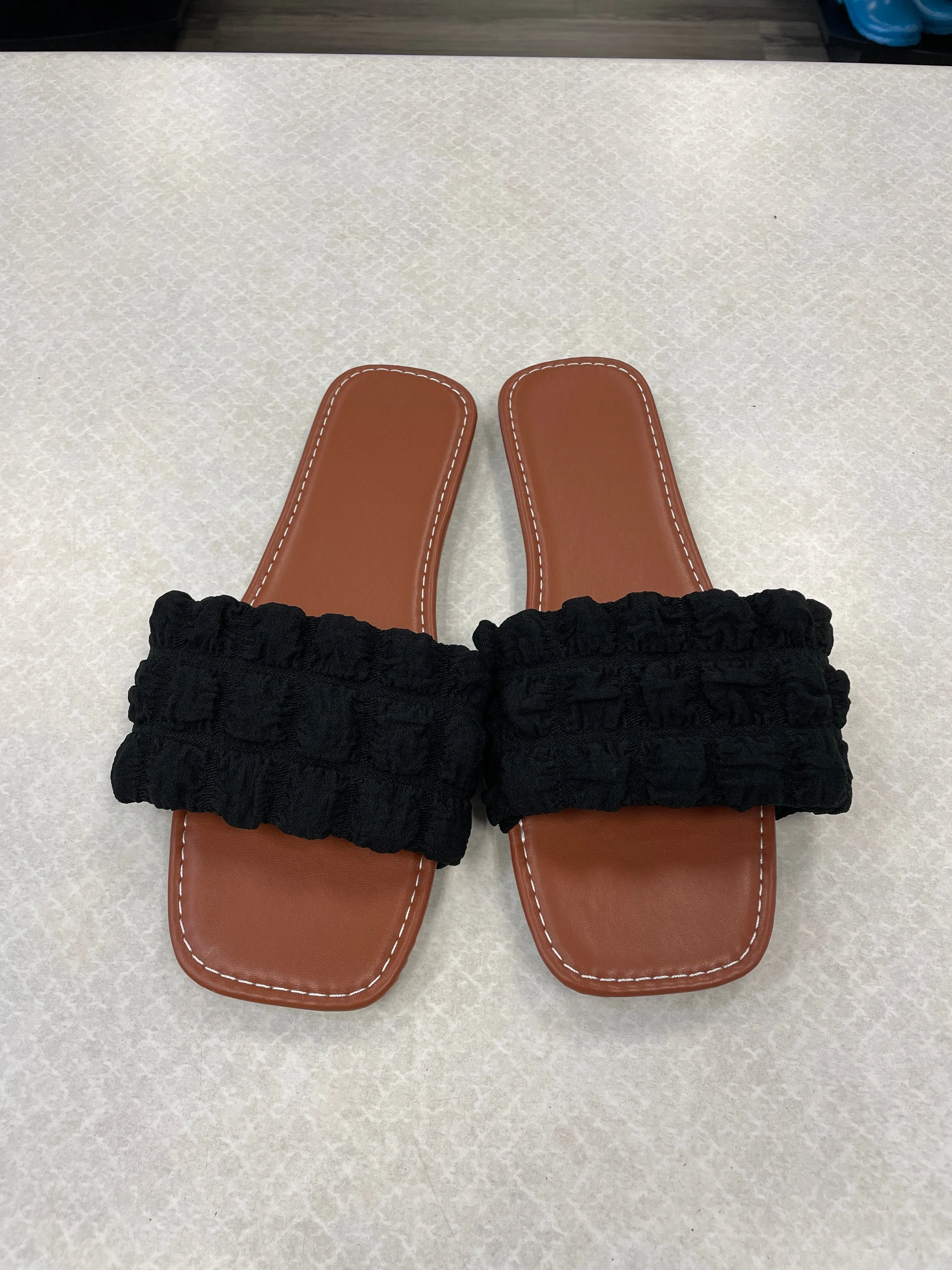 Black Sandals Flats Clothes Mentor, Size 10