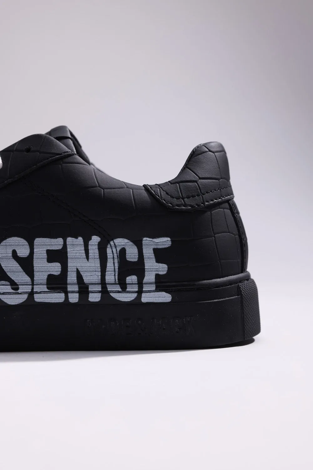 Essence Name Black